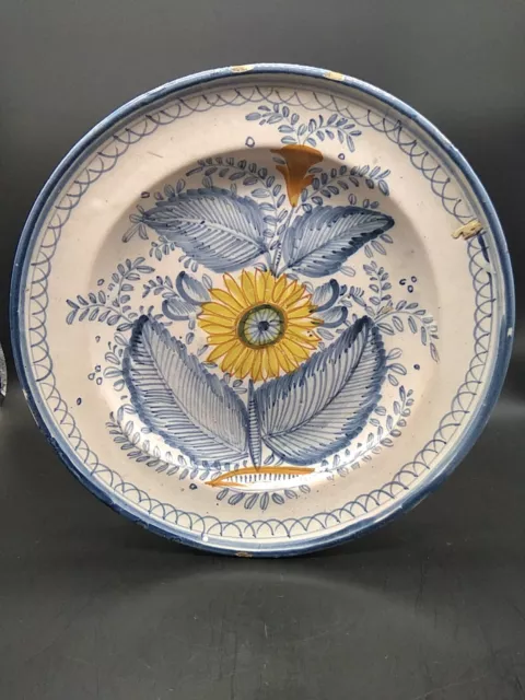 Ancien grand plat faïence blanche et bleu XVIIIe ou XIXe Espagne ? Sud France ?