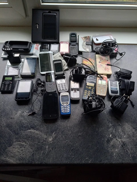 Alte Handys und Smartphones
