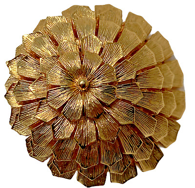 Vintage 3D GOLD Domed Star flower Brooch Pin By LISNER Large 2" Signed
