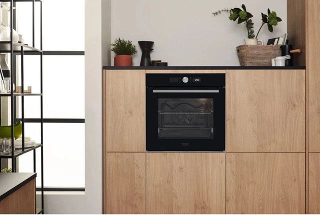 Hotpoint Four Multifonction Barbecue Pyrolyse Multiflow 71L Noir FI4854PBLHA