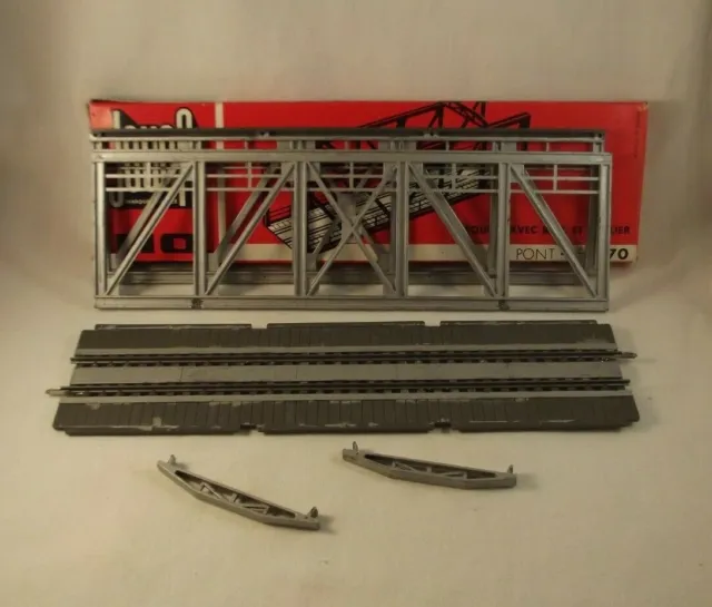 Tablier for Sale avec l'œuvre « Train de locomotives sur le pont » de  l'artiste mwagie