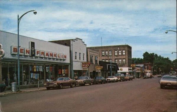 Iron River,MI Genesee Street Michigan Upper Michigan Card Co. Chrome Postcard