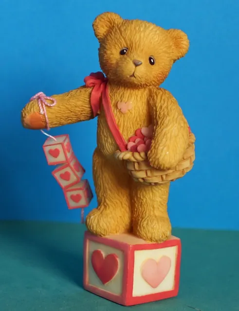 Cherished Teddies - "Heart dangling blocks" - Mini Figurine - Neu mit OVP