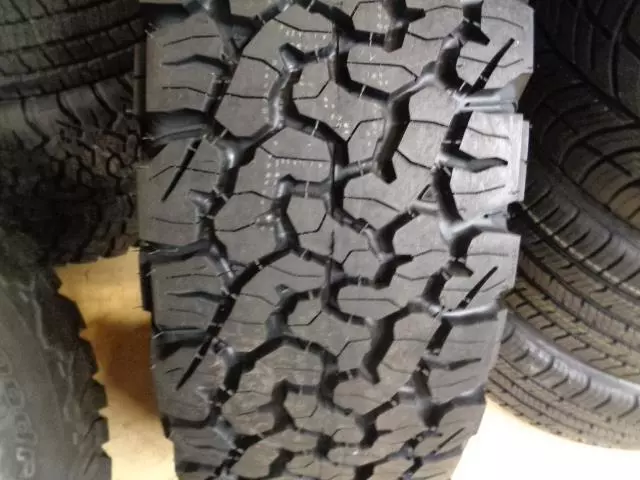 1 Bfgoodrich All Terrain Ta Ko2 Wl Lt 265 70 18 124/121R Lre 10Ply 40855 Cq1