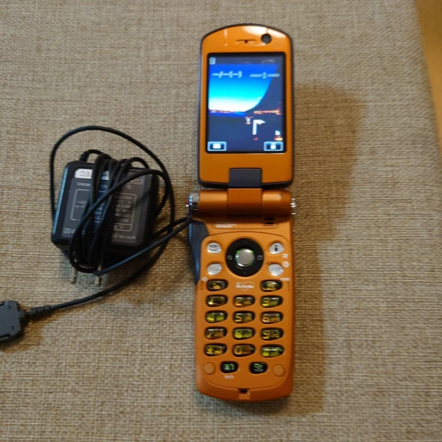 P900iv ファイナルファンタジー7 クラウド　携帯 s-l400.jpg