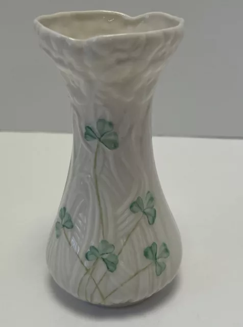 Belleek Daisy Daisies Vase With Shamrock Blue Mark Ireland