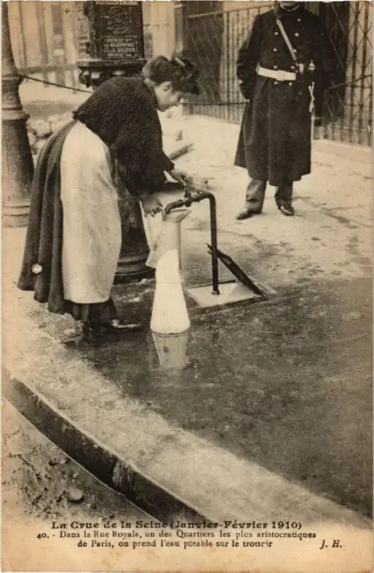 CPA PARIS Dans la Rue Royale FLOODS 1910 (605225)