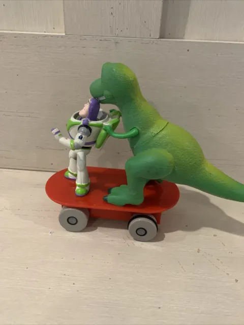 Jouet exclusif TOY STORY Buzz Lightyear & Rex Pull-Back Skateboard Disney Store 3