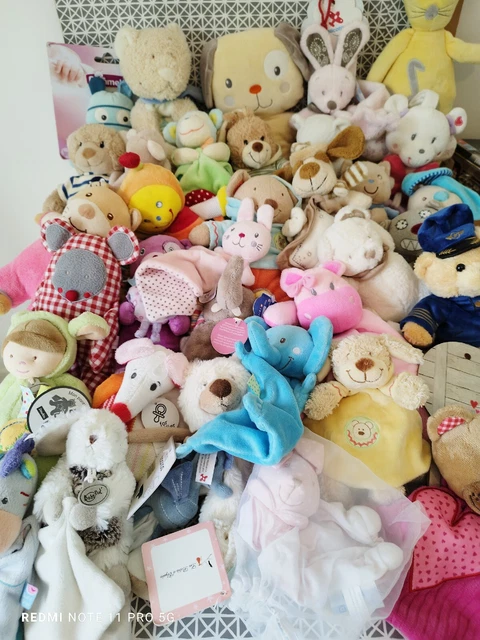Lot de 35 doudous peluches différentes marques neufs et état neuf