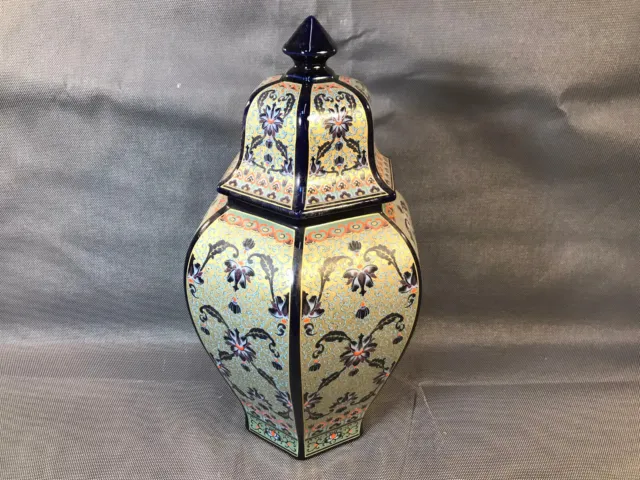 Grand vase de style italien avec couvercle en céramique vintage