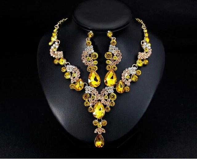 2Tlg. Schmuck Set Collier-Ohrringe in Gold mit Strass.