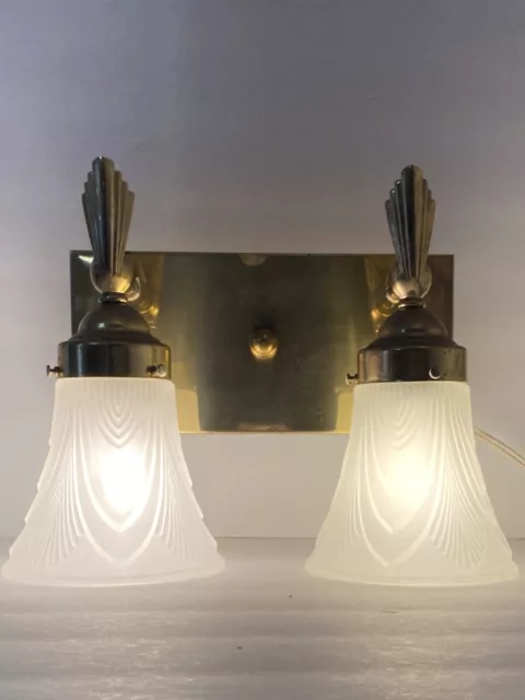 Vtg 1950’s-Art Deco Style Bathroom Vanity Wall Light w/ 2 Frosted Glass Shades