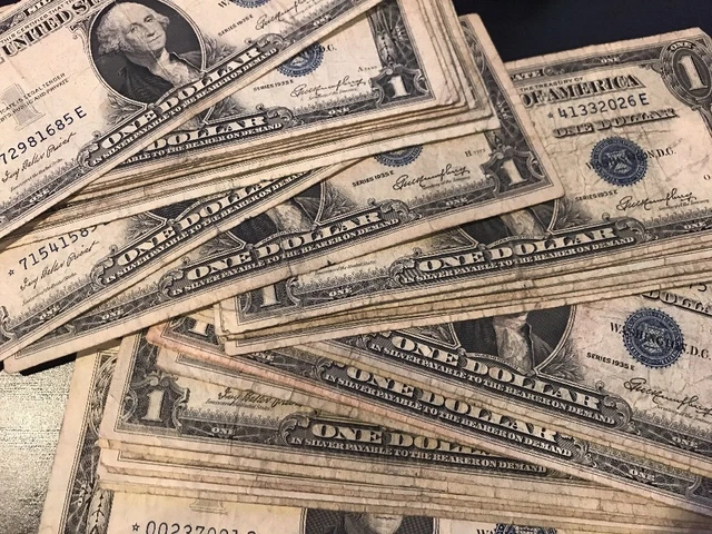 ** 1935 One Dollar Star Note Silver Certificate - 1 Well Circulated Star Bill ** 2