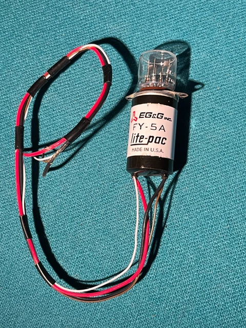 Tubo de flash de xenón con conjunto de transformador de gatillo