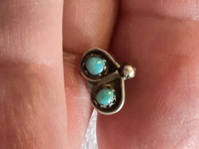 SINGLE (1 ONLY) vtg native American older Sterling Turquoise stud earring