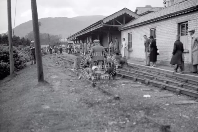 PHOTO BR British Railways Station Scene - FESTINIOG 1930s 3