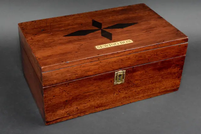 Antigua caja de coser para damas victorianas con contenido incrustación de ébano caoba ET