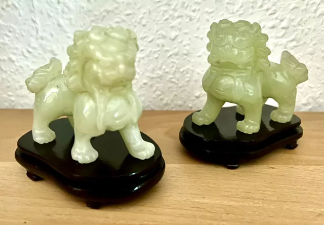 Paar chinesische Jade Fu Hunde pair chinese foo dogs hardstone Japan Chine China