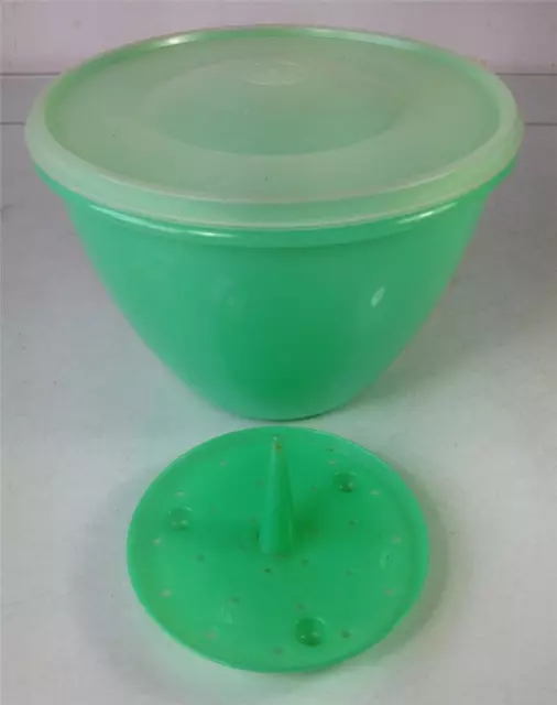 https://www.picclickimg.com/LXAAAOSw9S5lPOXF/Vintage-retro-60s-70s-green-clear-Tupperware-lettuce-crisper-fridge-container.webp