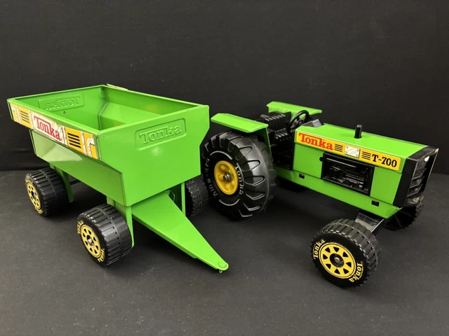 Tracteur Tonka vintage et remorque, métal et plastique verts