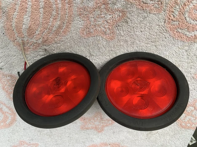 Truck-Lite 44302R3 Super 44 Series Red 6 Diode Rear LED Stop/Turn/Tail Lamps