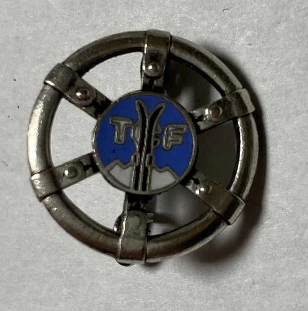 Broche émaillée « Touring Club De France Ski »