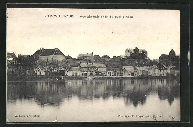 CPA Cercy-la-Tour, Vue générale prise du quai d´Aron
