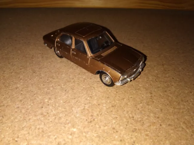 Dinky toys 1452 Peugeot 504 d'origine Made in Spain Meccano