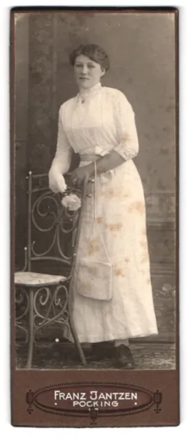 Fotografie Franz Jantzen, Pocking, Portrait junge Dame in weißer Kleidung