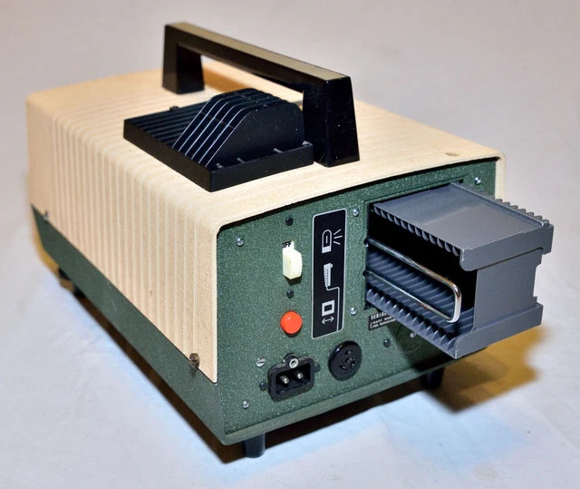 VINTAGE (1960S) CABIN Automat 35mm slide projector, handbook, cover, 4x magazine 61.97