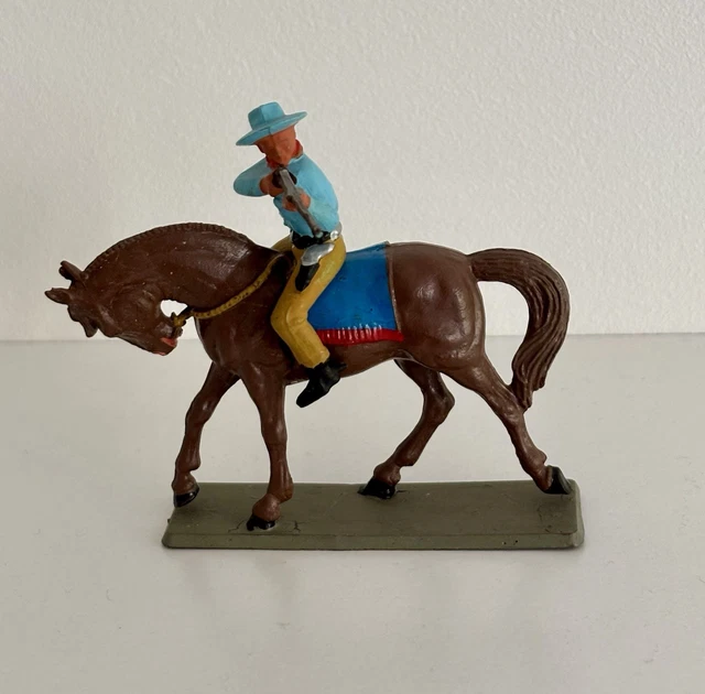 Figurine Starlux - Série 63 Luxe - Cavalier Lasso (Rouge & Noir) Cheval Noir - Amérindien ?