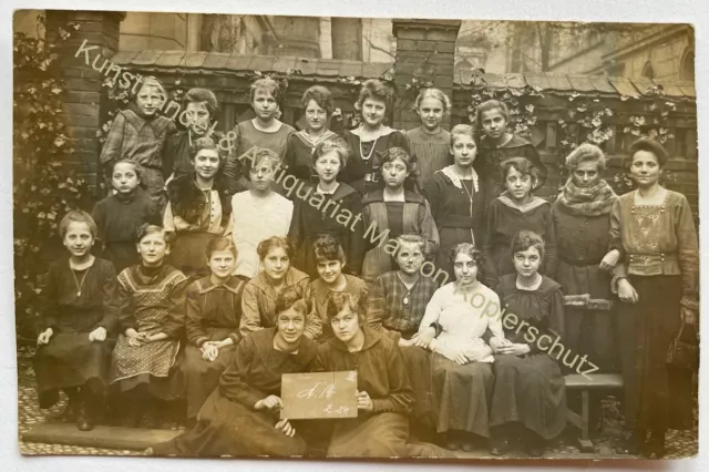 orig. Foto AK Kind Kinder Gruppe Mode um 1920 Mädchen