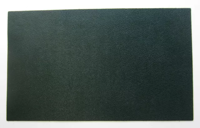 1 MORCEAU CUIR DE VEAU GRAIN VERT EMPIRE  25.00x15.00 cm 1° CHOIX