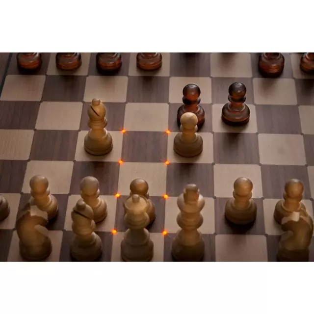 Millennium Chess Genius Exclusive Jeu déchecs électronique 2