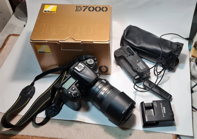 nikon d7000 plus accessoires et flash SB 24