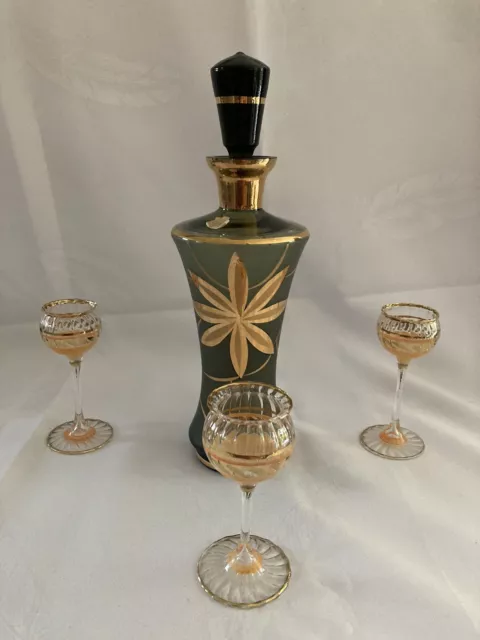 Magnifique Carafe avec ses trois petits verres en Cristal De bohème