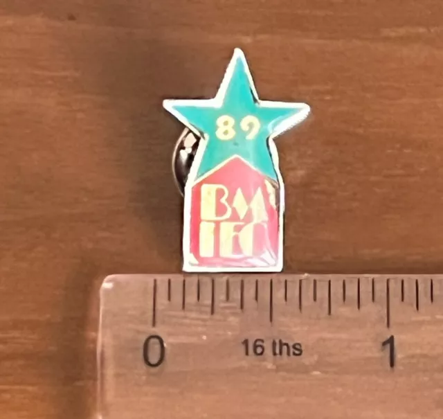 Barry Manilow 1989 International Fan Club Enamel Badge 2