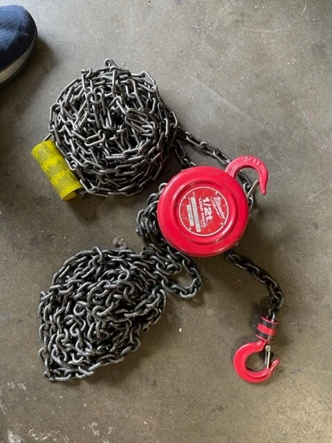 Milwaukee, 1/2 TON 8ft CHAIN HOIST BRAND NEW OPEN BOX