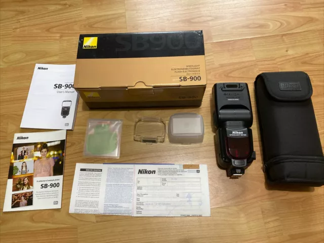 Nikon SB-900 Speedlight Flashgun. MINT- Condition. BOXED SB900 DSLR Camera Flash