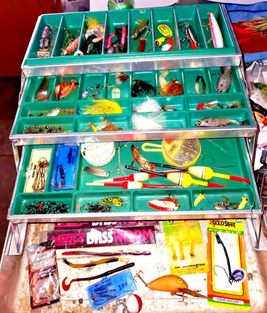 https://www.picclickimg.com/LZwAAOSw0WVmDe24/%F0%9F%90%9FVintage-Kennedy-Fishing-Tackle-Box-Packt-nStackt-Baits-Lures.webp