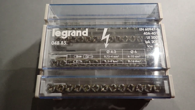 Legrand 04885 - Repartiteur modulaire monobloc 4P 40A 13 connexions 6 modules