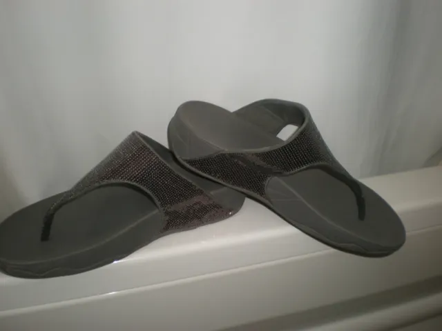 FITFLOP US 9 - Dark Gray Sequins Toe-Post Flip Flop Sandals Excellent Condition