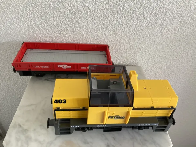 PLAYMOBIL train de marchandise jaune et wagon rouge 5258