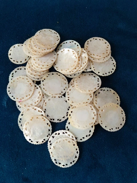 ANCIEN LOT 53 jetons & plaques 10 x 500 20 x 100 23 blanches Casino