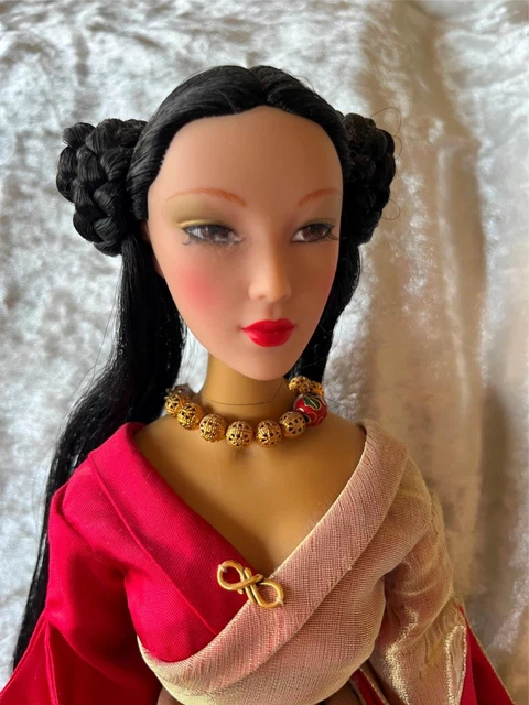 MADAME ALEXANDER 16