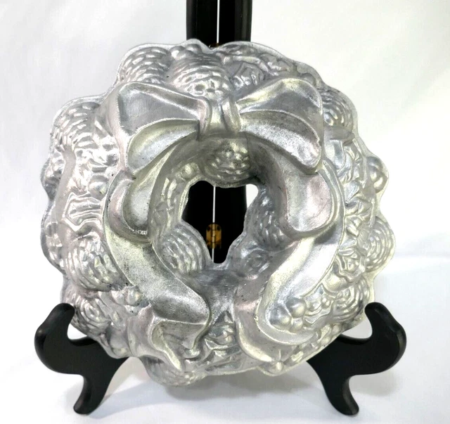 Nordic Ware Wreath Cast Bundt Pan Mold PineCone Bow Holly Holiday Christmas