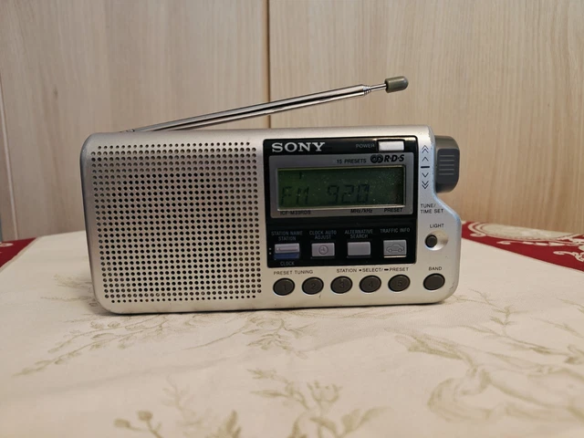 RADIO PORTABLE FM/AM Sony ICF-304l / worldwide shipping EUR 29,00 - FR