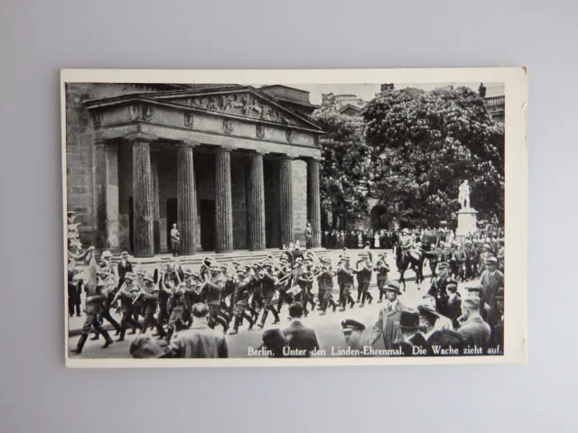 Postkarte Berlin Ehrenmal "Die Wache zieht auf" um 1935 (82807)