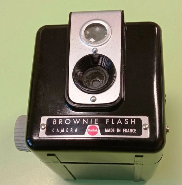 APPAREIL PHOTO ANCIEN format 6x6 cm : KODAK BROWNIE FLASH - France 1955