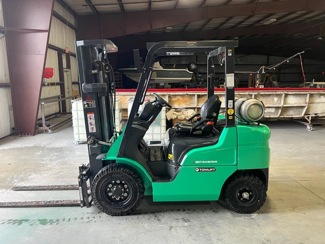 Very nice Mitsubishi FG 25 110 hour Solid tire propane forklift Florida